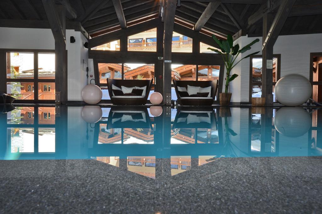 Hotel Tsanteleina วาลดีแซร์ ภายนอก รูปภาพ