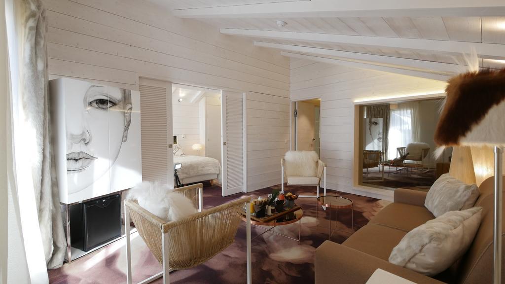 Hotel Tsanteleina วาลดีแซร์ ภายนอก รูปภาพ