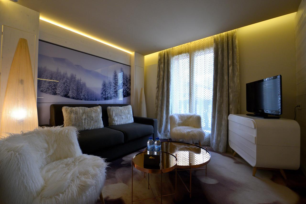 Hotel Tsanteleina วาลดีแซร์ ภายนอก รูปภาพ