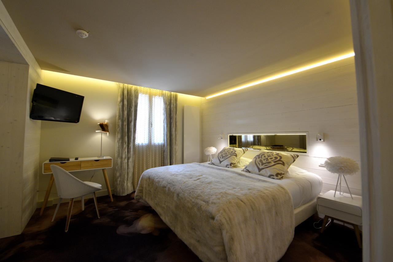 Hotel Tsanteleina วาลดีแซร์ ภายนอก รูปภาพ